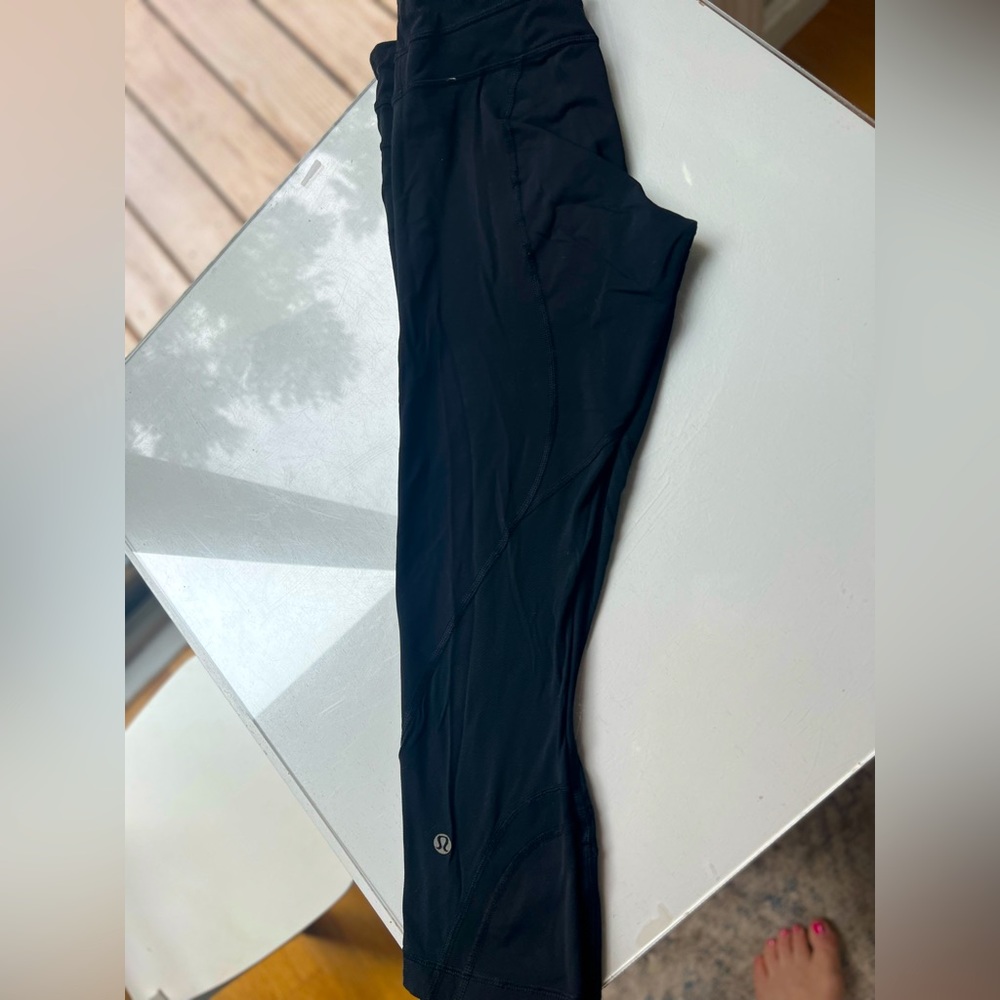 Lululemon pace rival crop size 4